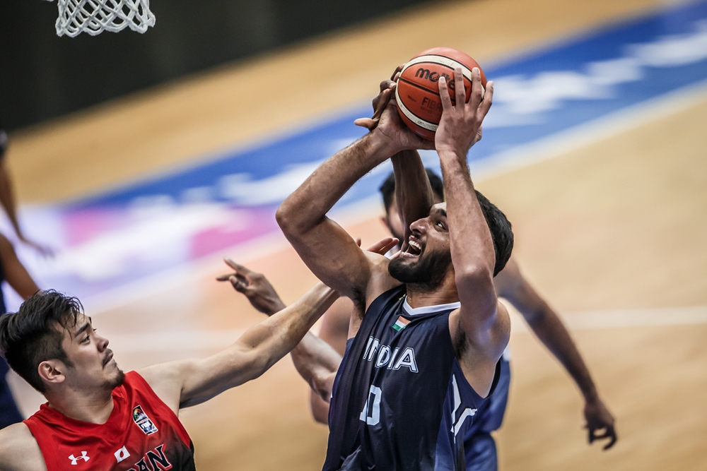 Amritpal Singh goes up against the Japan defense (Image Credits- FIBA Asia)