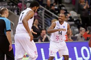 14 Joshua Mayo and 7 Ryan Thompson (Telekom Baskets) (photo: Jörn Wolter)